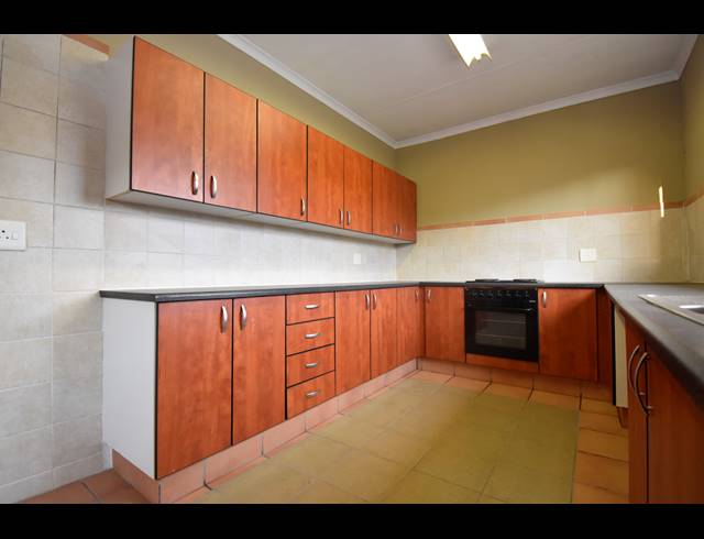 3 BEDROOM TOWNHOUSE FOR SALE IN NOORDHANG
